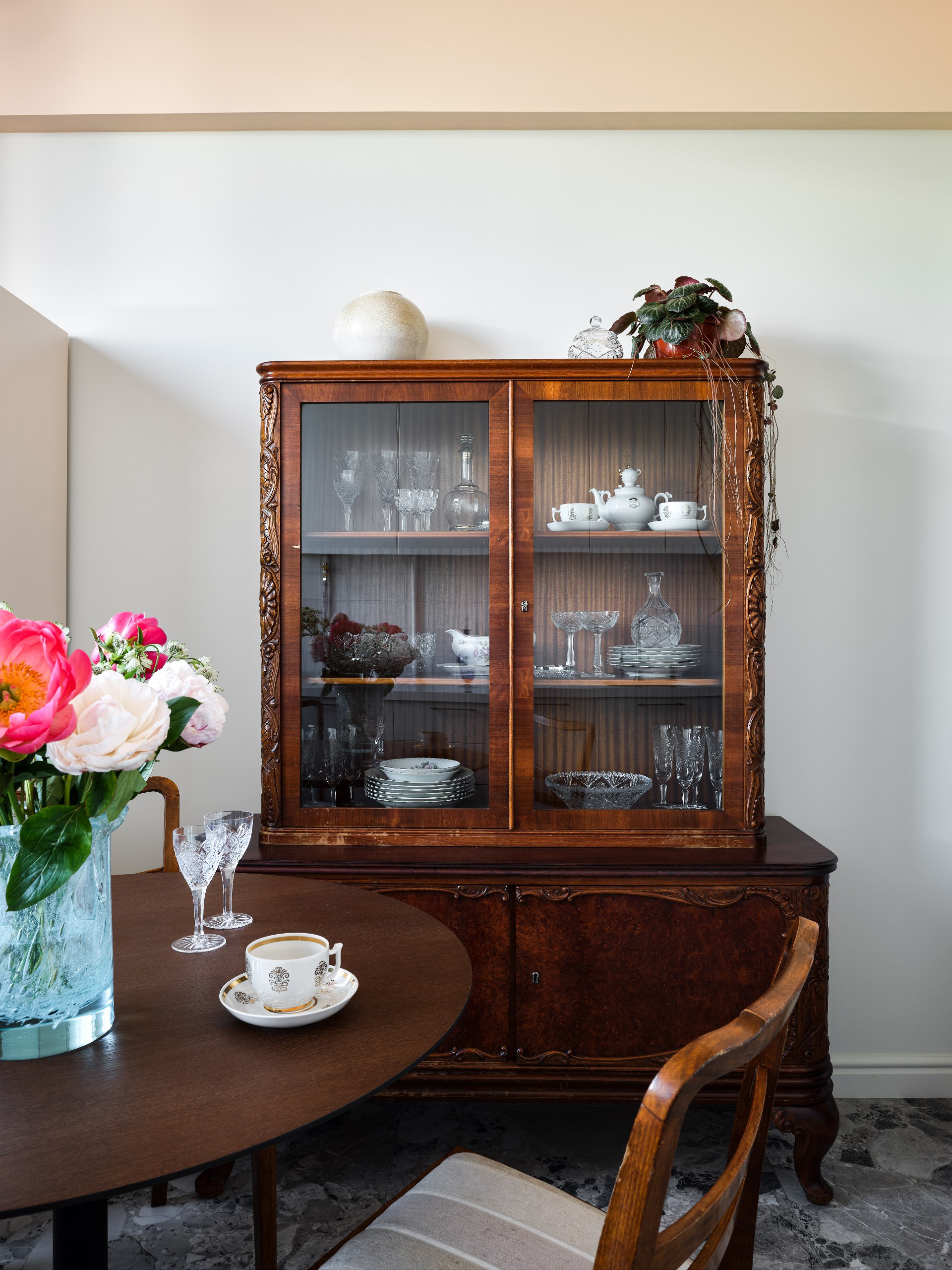 Пятьдесят три квадратных метра, с которыми предстояло работать дизайнеру Ольге Цуриковой, выглядели как реликт советской эпохи | Сетка — социальная сеть от hh.ru