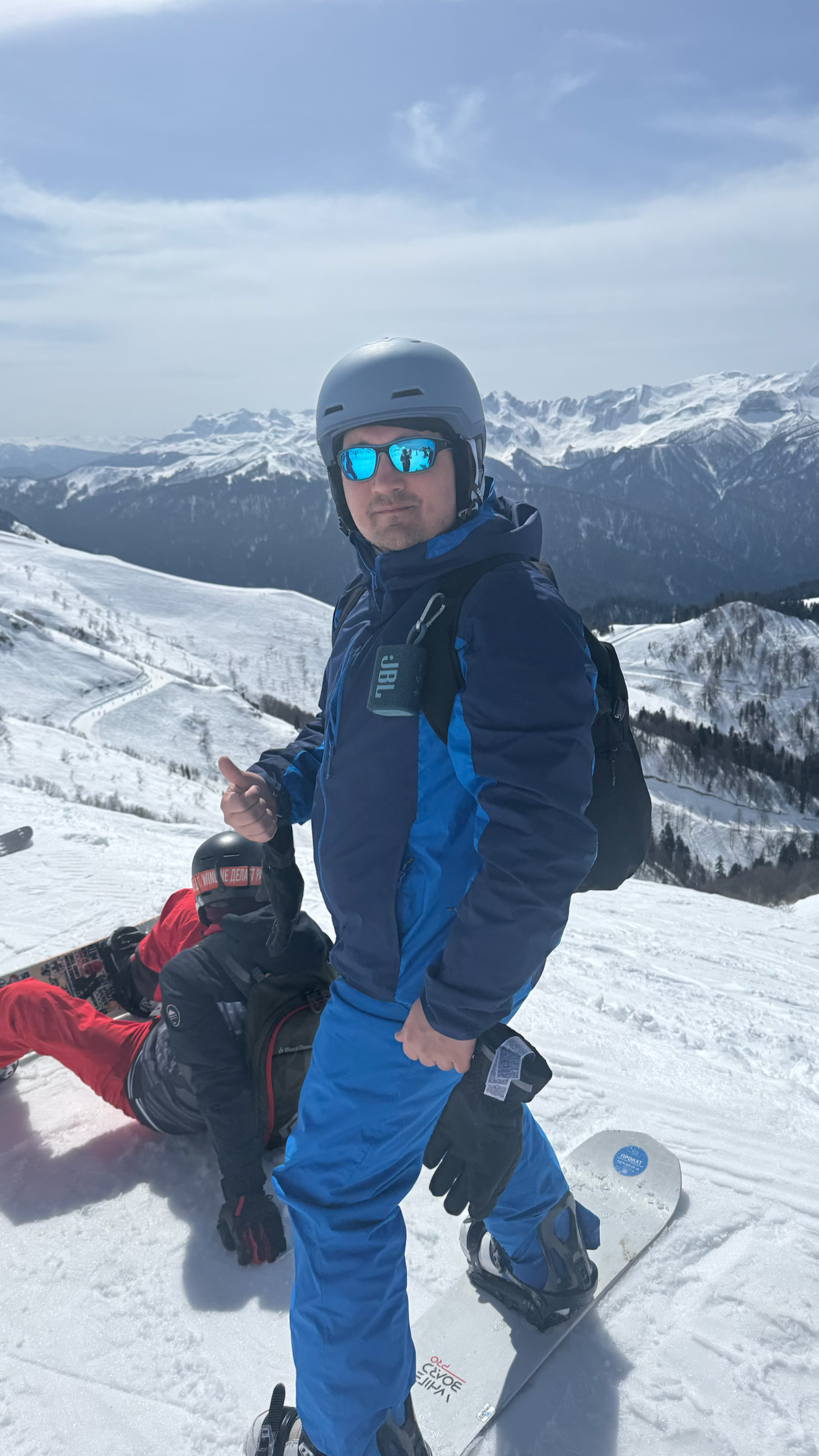 ▎Сноубординг и карьера: неожиданная связь
Каждый спуск с горы — это не просто развлечение, а тренировка важных рабочих навыков:
• Быстрые решения на склоне = стрессоустойчивость в дедлайнах
• Планиров... | Сетка — социальная сеть от hh.ru