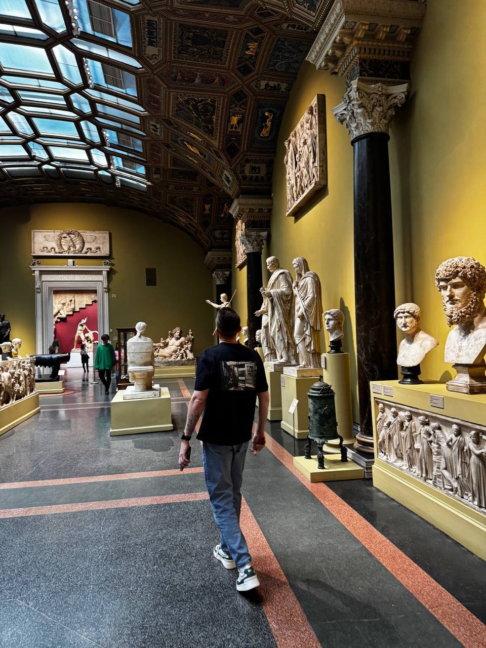 Тебя могут штрафануть на 500 000р в инстаграм за рекламу!
Не шутка, с 25 марта выкатили закон. Со слов экспертов, говорят о том, что на площадке стало много пропаганды и насилия | Сетка — социальная сеть от hh.ru