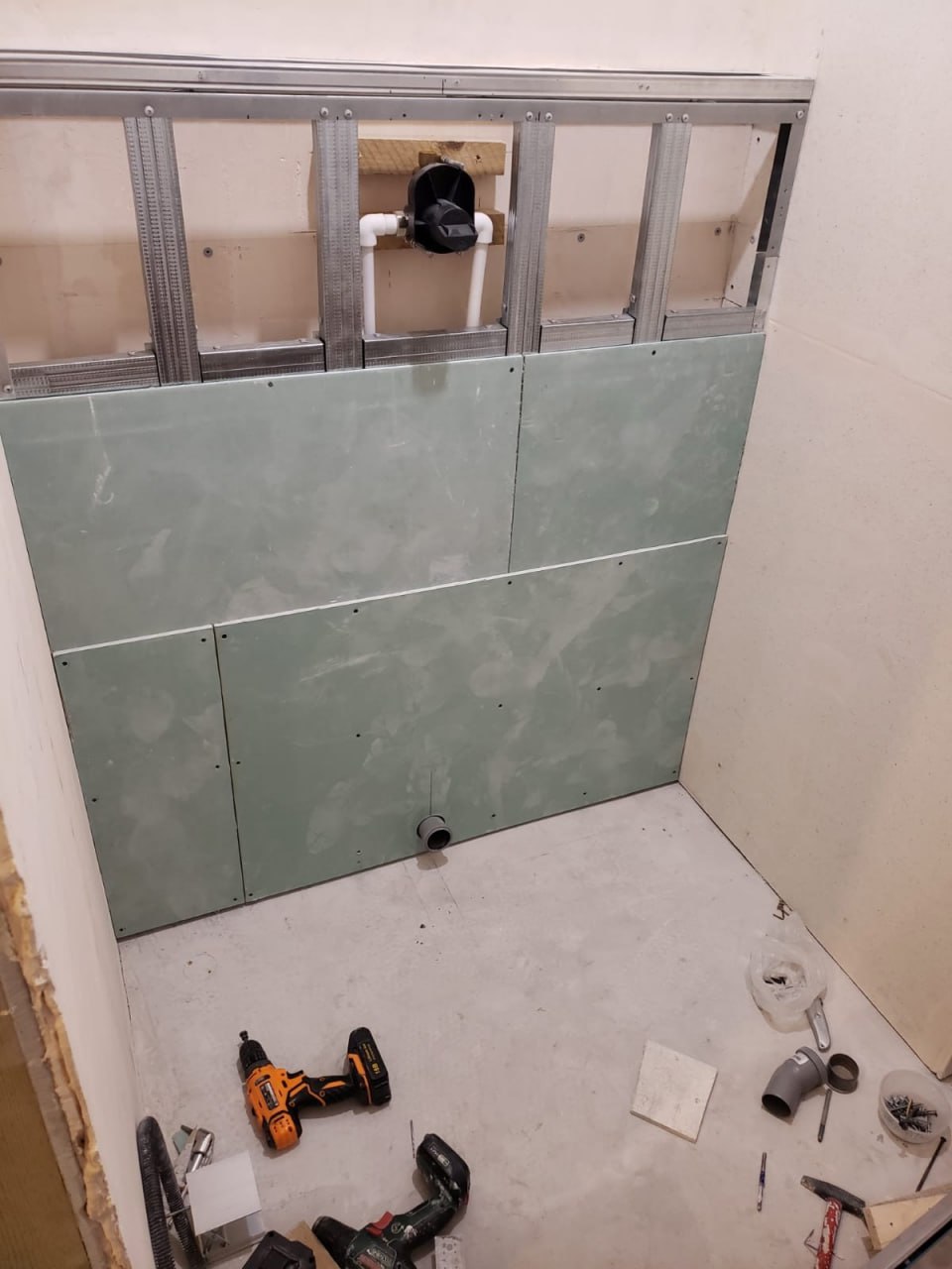 🚿 Неожиданные решения от наших покупателей!
Сегодня случился интересный случай: клиент захотел приобрести душевую систему ST350 ESKO, но не целиком, а только трубу верхнего душа | Сетка — социальная сеть от hh.ru