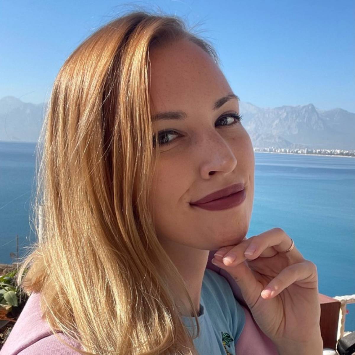 Кристина Холомова | Сетка — социальная сеть от hh.ru