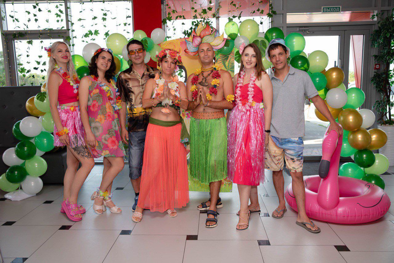 Сегодня весь мир сошёл с ума... ❤️❤️❤️ Все стали героями студии Ghibli! 🥰🥰🥰
Ох уж этот ChatGPT, и он теперь почти идеально генерит супер визуал на русском языке! 🔥🔥🔥
#нейросети #AI #Ghibli | Сетка — социальная сеть от hh.ru