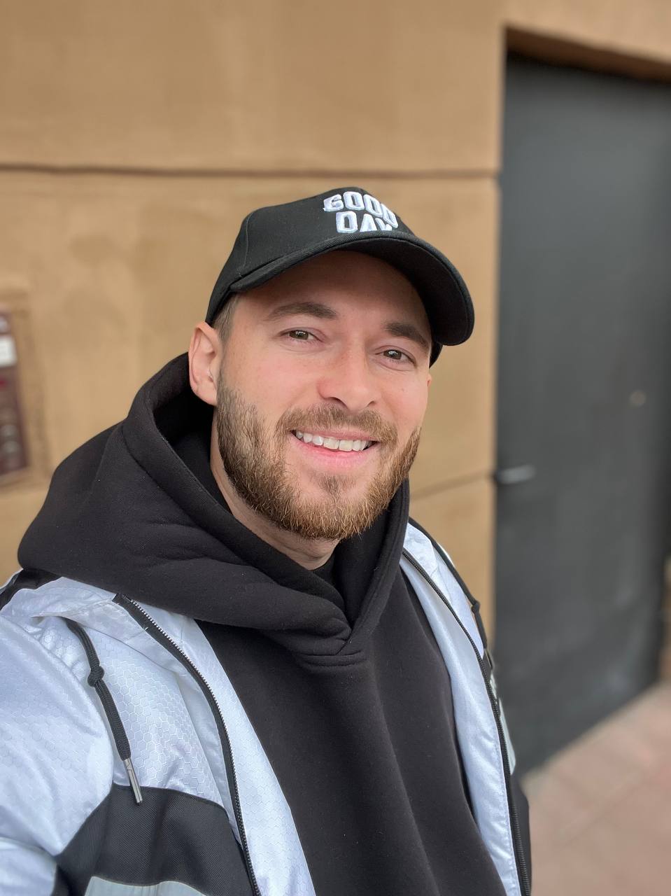 5 фильмов для предпринимателей на выходные
Доброе утро друзья, раз у нас суббота - поделюсь своей подборкой, что посмотреть на выходных)
1) В погоне за счастьем
2) Основатель (McDonald’s)
3) Социальна... | Сетка — социальная сеть от hh.ru