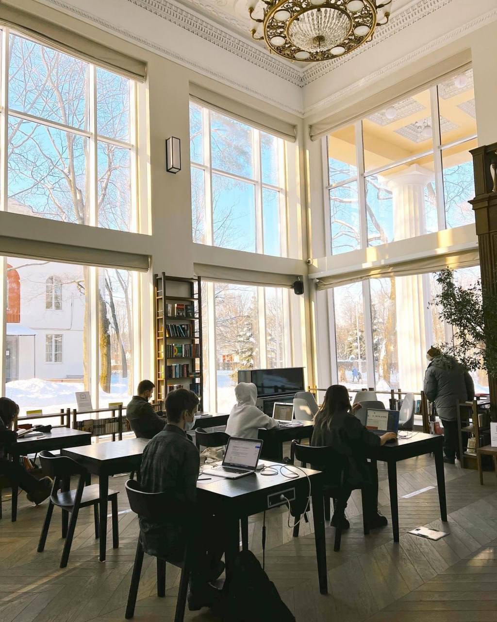 📚Бесплатный коворкинг, книги и кофеЕжедневно 10:00-22:00
Павильон «Книги» на ВДНХ — это идеальное место для работы | Сетка — социальная сеть от hh.ru