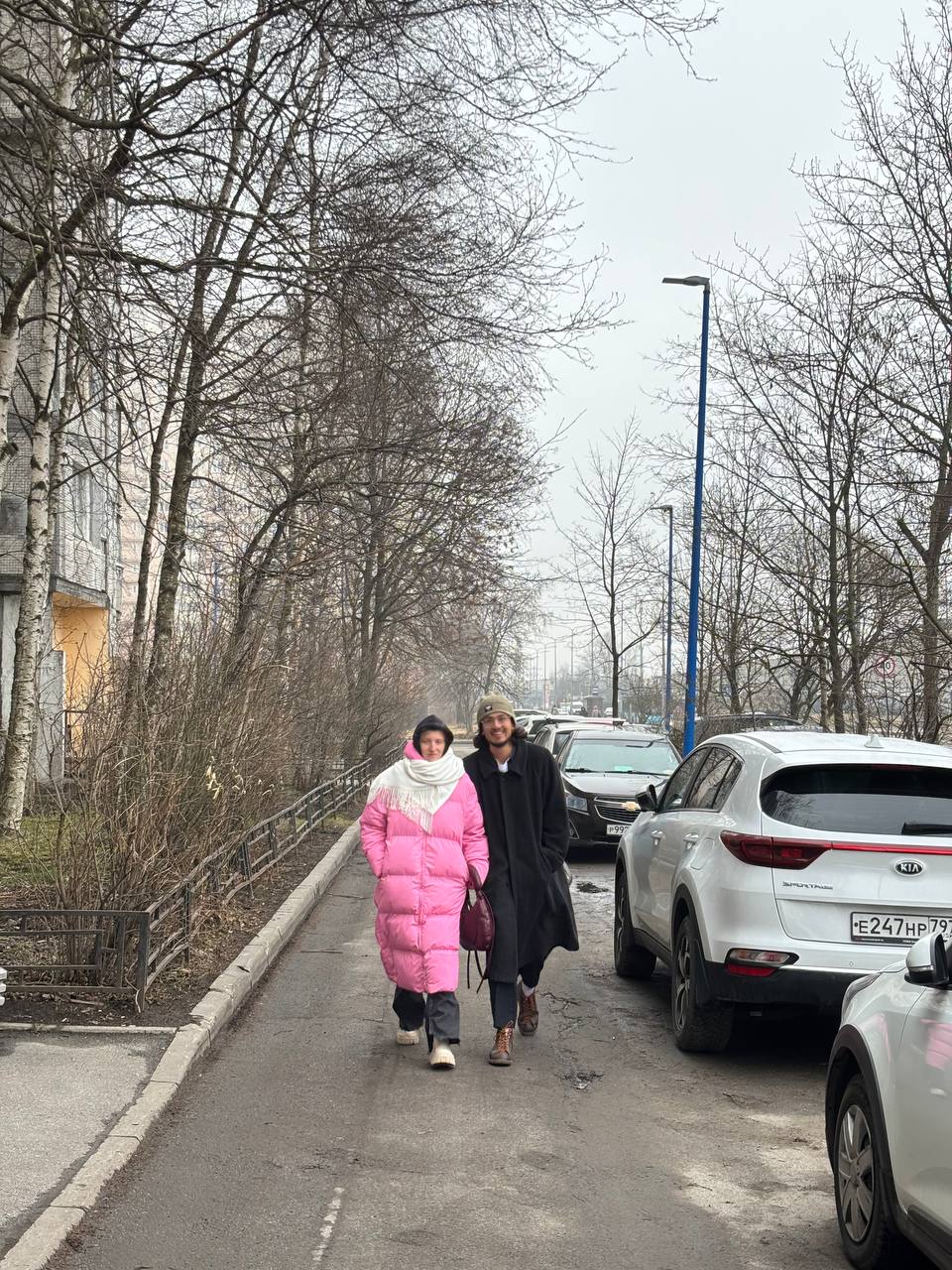 Значит вышел я на улицу. Это было в четверг. Вижу солнцышко → а я за городом. Погода прям вау, прмя сказка.
Потом, собственно, едем в город. Я буквально на пару сообщений отвлекся и бац → апокалипсис | Сетка — социальная сеть от hh.ru