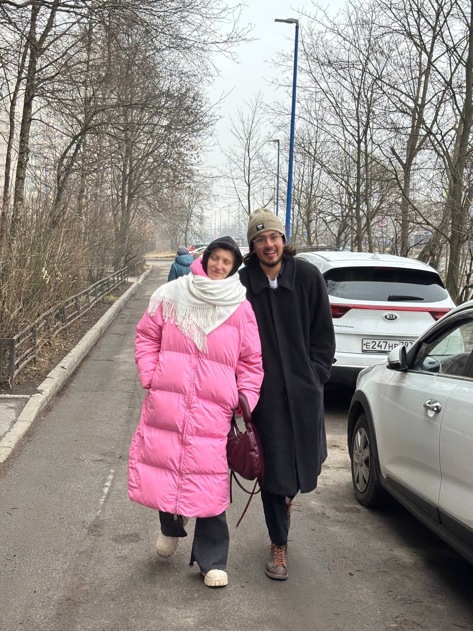 Значит вышел я на улицу. Это было в четверг. Вижу солнцышко → а я за городом. Погода прям вау, прмя сказка.
Потом, собственно, едем в город. Я буквально на пару сообщений отвлекся и бац → апокалипсис | Сетка — социальная сеть от hh.ru