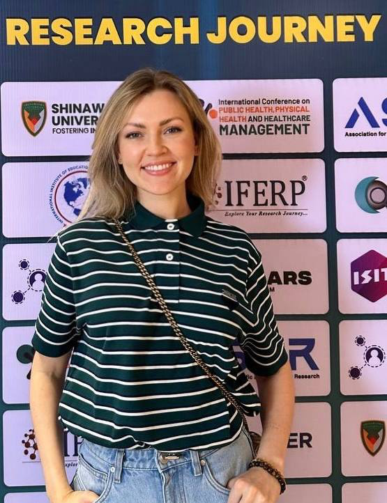 HR блондинка в Бангкоке
А не буду расписывать долгие наблюдения про поездку, но вот что точно замечаю: 10 часов в полете — стало просто как обычная поездка | Сетка — социальная сеть от hh.ru