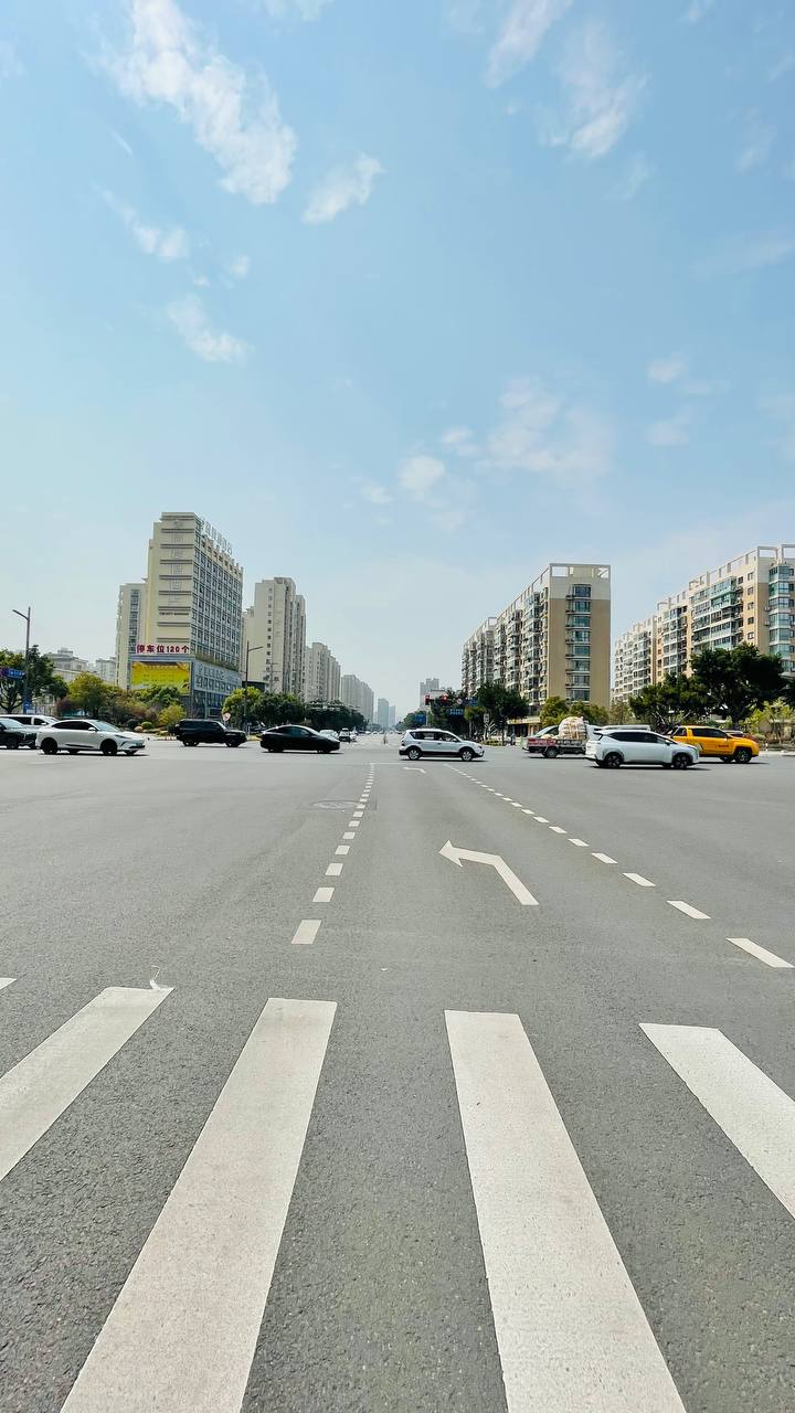 Извините, вы Русский?
Да.
Давайте делать деньги?
Вчера сидим с друзьями и уже партнерами в ресторане. Подходит китаянка ко мне и на удивительно понятном английском происходит лучший диалог всех времен | Сетка — социальная сеть от hh.ru