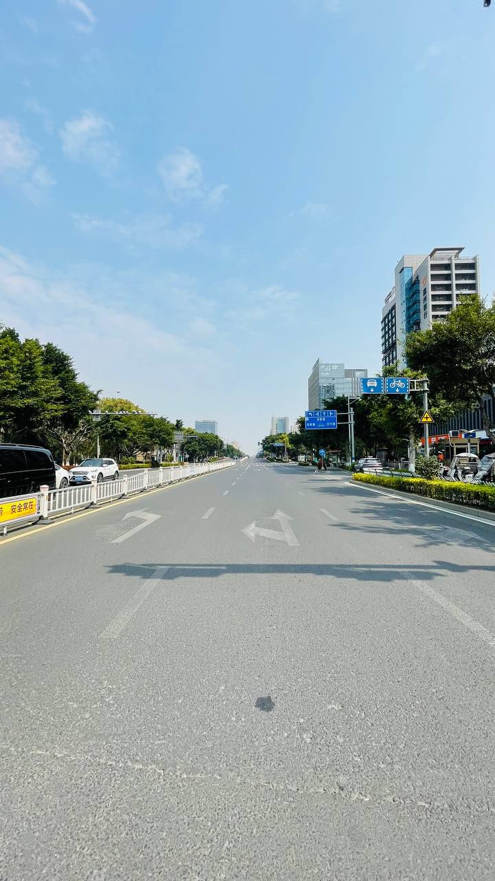 Извините, вы Русский?
Да.
Давайте делать деньги?
Вчера сидим с друзьями и уже партнерами в ресторане. Подходит китаянка ко мне и на удивительно понятном английском происходит лучший диалог всех времен | Сетка — социальная сеть от hh.ru