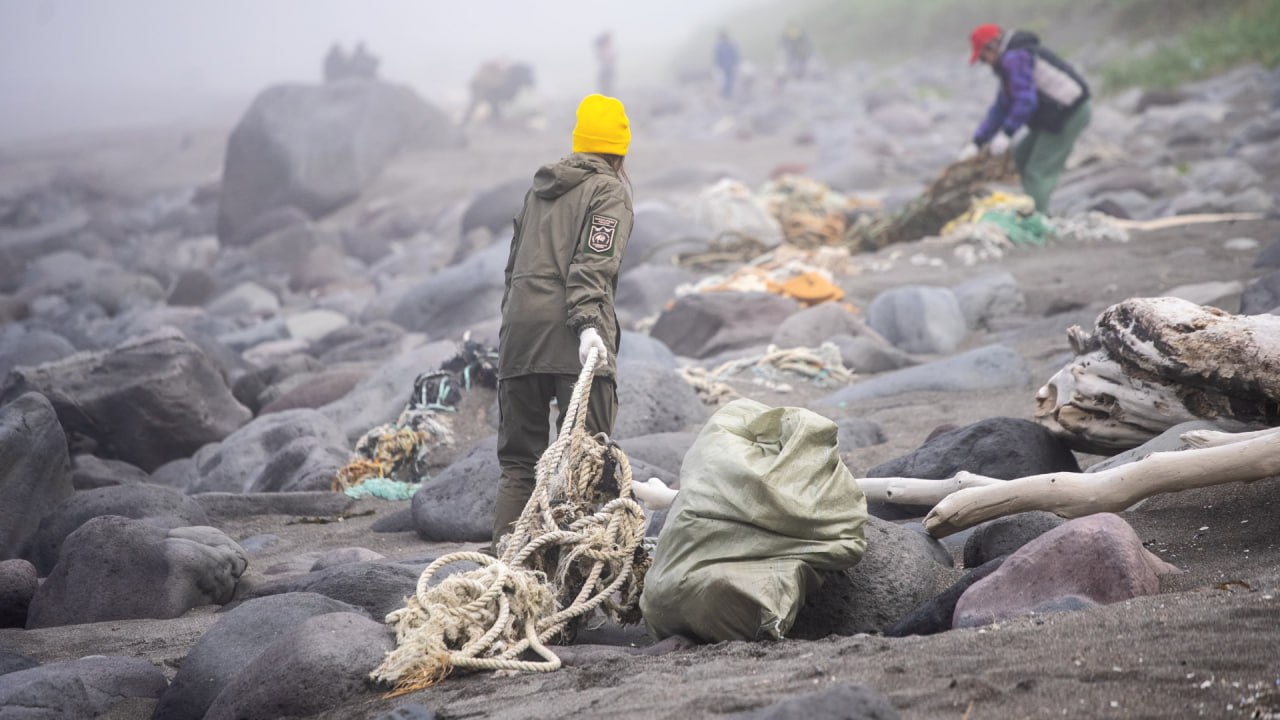 Яндекс при поддержке Yandex B2B Tech и ДВФУ создали нейросеть, которая анализирует аэрофотоснимки и определяет объем, массу и виды мусора на побережьях водоемов | Сетка — социальная сеть от hh.ru