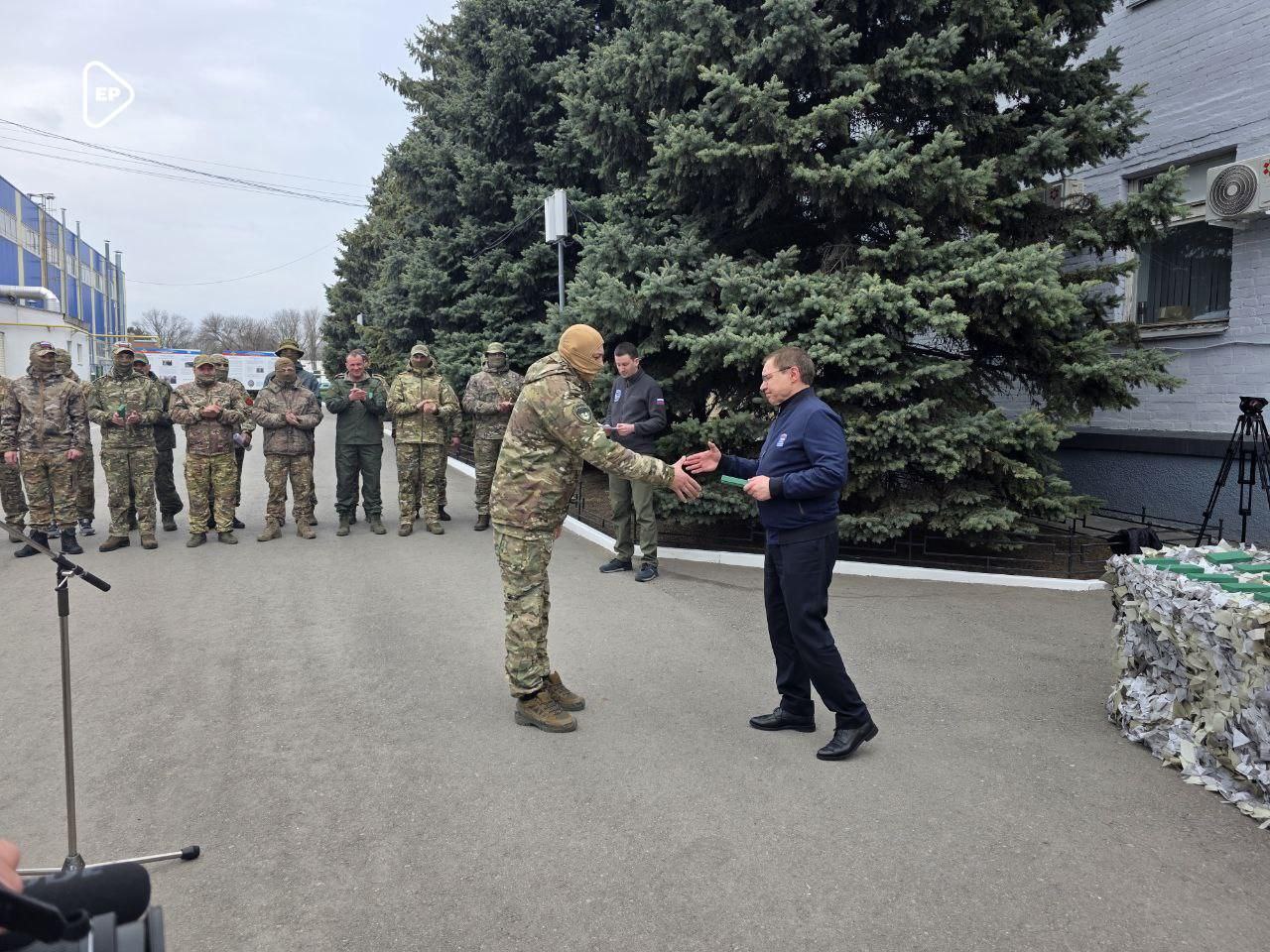Единая Россия передала автомобили бойцам БПЛА Центрального военного округа
Операторы БПЛА определяют исход сражения и спасают жизни ребят, которые находятся на СВО, подчеркнул секретарь Генсовета Влад... | Сетка — социальная сеть от hh.ru