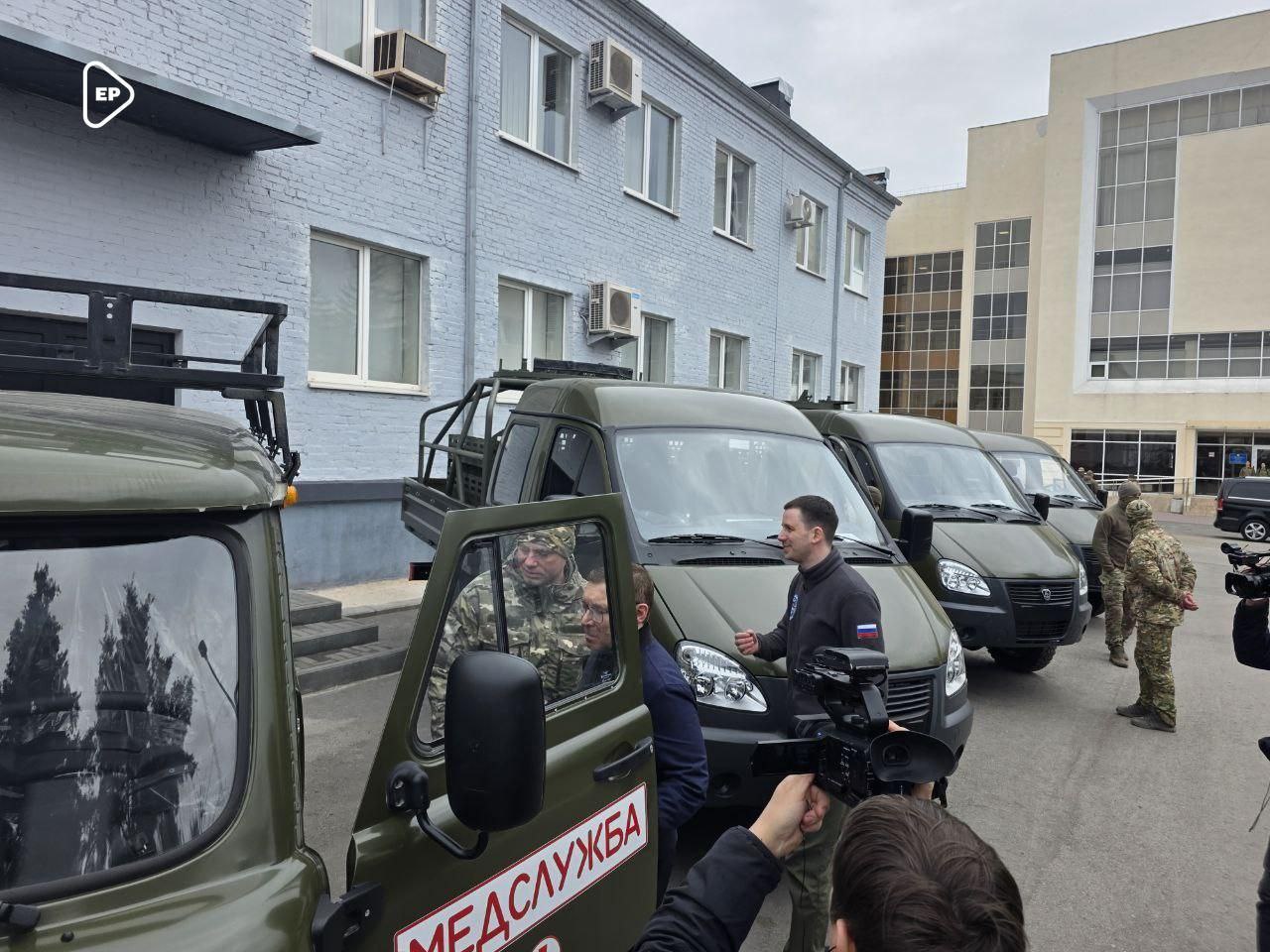 Единая Россия передала автомобили бойцам БПЛА Центрального военного округа
Операторы БПЛА определяют исход сражения и спасают жизни ребят, которые находятся на СВО, подчеркнул секретарь Генсовета Влад... | Сетка — социальная сеть от hh.ru