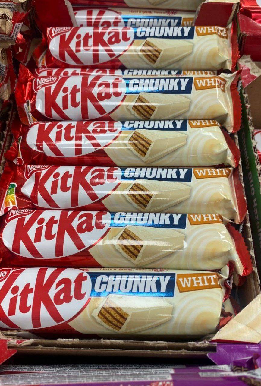 🍫KitKat снова появился в России
В магазинах заметили сразу несколько вариантов: с белым шоколадом, шоколадными вафлями, арахисовой пастой и даже веганский
📲Подпишитесь на Вдвижении | Сетка — социальная сеть от hh.ru