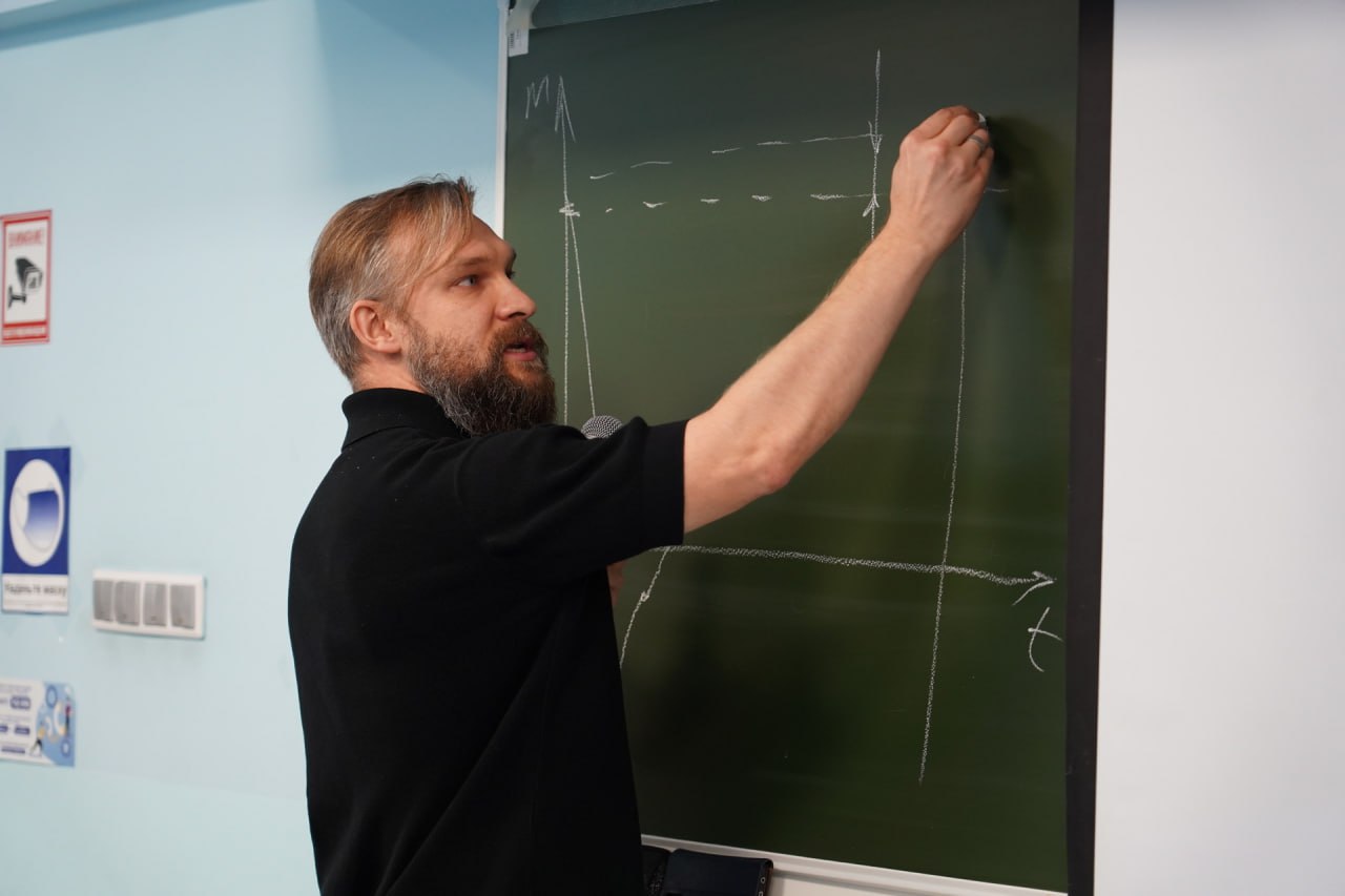 Вторник. На Вятке тепло. В этом году снег сошел на две недели раньше обычного, а река вскрылась раньше аж на месяц. Все это последствия аномально теплой зимы | Сетка — социальная сеть от hh.ru