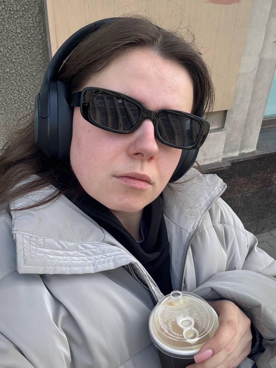 Я учусь не быть удобной. И это сложнее, чем кажется.
Когда ты джун, особенно в новой профессии, внутри почти всегда живёт настрой: “постарайся быть хорошей”.
Не спорь. Не перечь. Не качай лодку | Сетка — социальная сеть от hh.ru