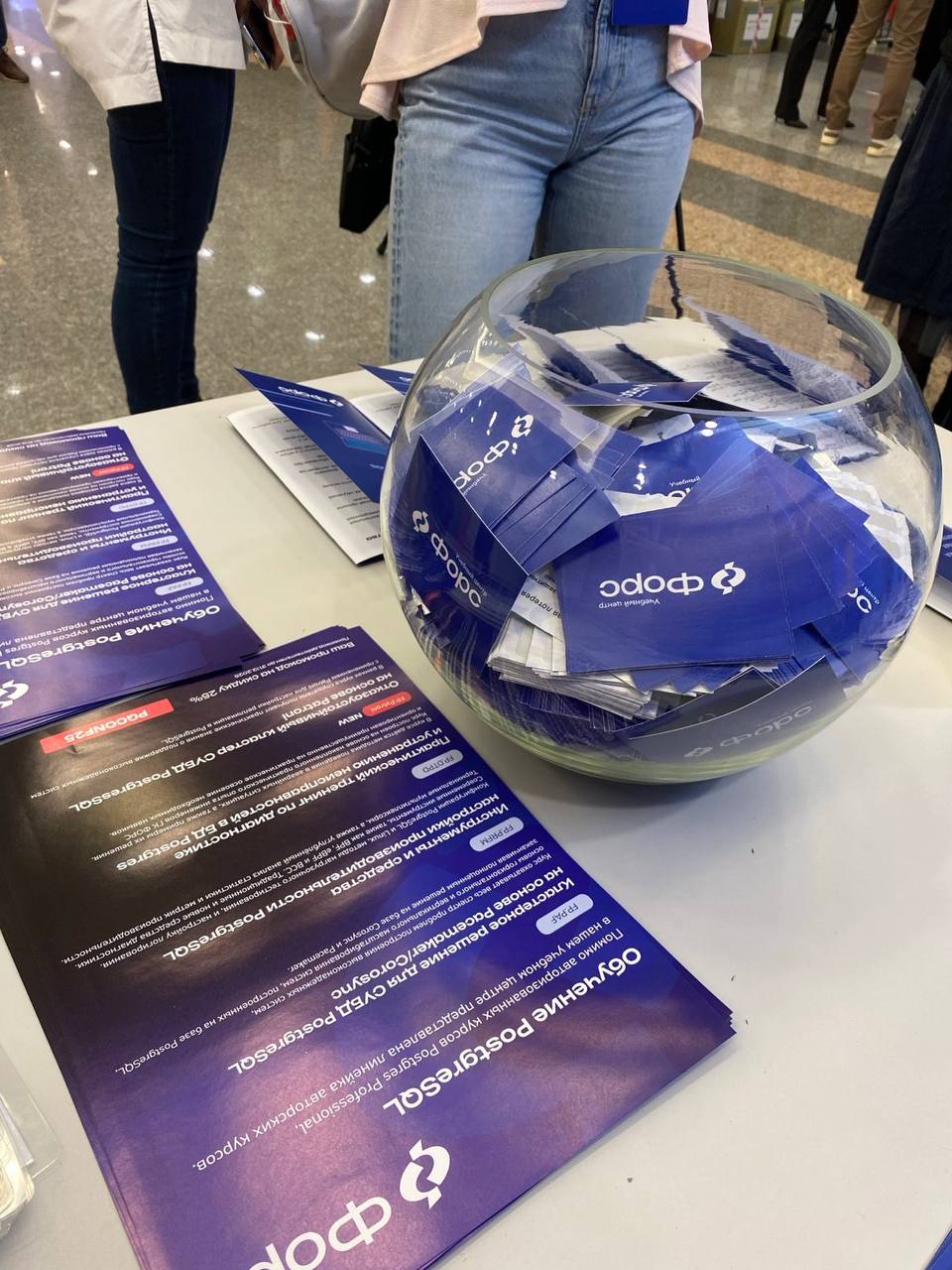 🛠️ Второй день PGConf2025 — в самом разгаре!
Приглашаем вас на наш стенд:
полезная информация 📚, живое общение 💬 и, конечно, призы 🎁!
Загляните — будет интересно! ✨
#УЦФОРС #PGConf2025
🔹🔹🔹🔹 | Сетка — социальная сеть от hh.ru