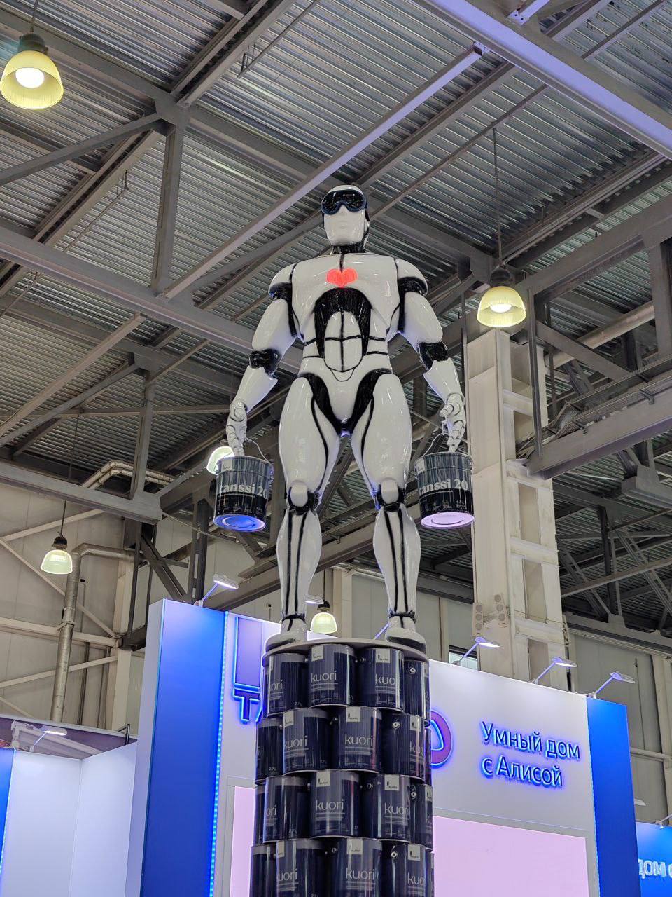 Робот на стенде красок TALATU
#mosbuild2025 | Сетка — социальная сеть от hh.ru
