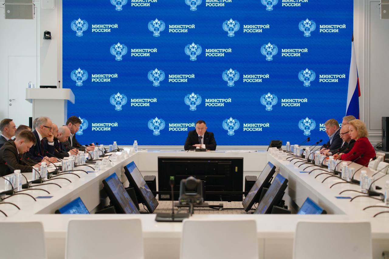 Глава Минстроя России Ирек Файзуллин провел совещание по вопросу реконструкции Малого драматического театра - Театра Европы
В ходе совещания рассмотрели текущий статус работ и итоги реализации проекта... | Сетка — социальная сеть от hh.ru