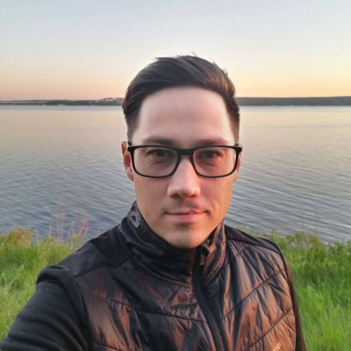 Алексей Тихонов