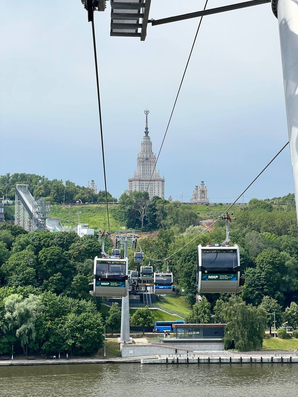 🚡Канатная дорога на Воробьевых горах не будет работать с 7 по 21 апреля
Причина — ежегодное техобслуживание
📲Подпишитесь на Вдвижении
#активныйотдых | Сетка — социальная сеть от hh.ru