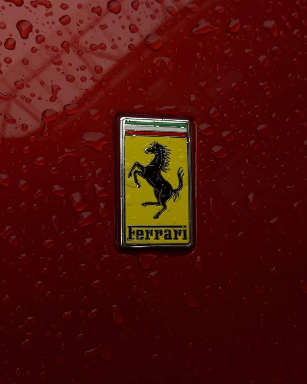 История на выезде
Когда неделя идёт слишком плотно, я иду за вдохновением в прошлое. 
Сегодня — логотип, который ты точно видел хотя бы раз в жизни | Сетка — социальная сеть от hh.ru