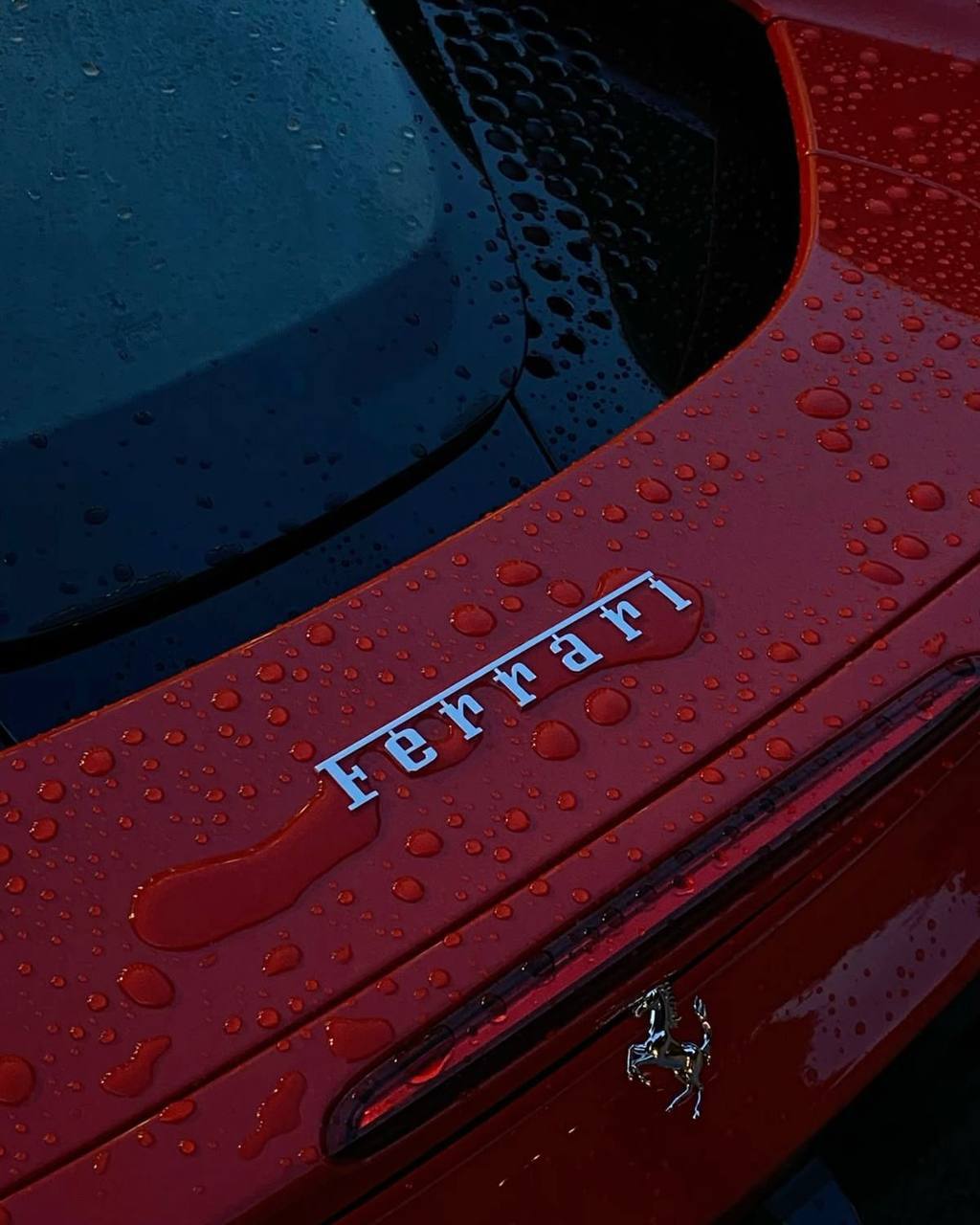 История на выезде
Когда неделя идёт слишком плотно, я иду за вдохновением в прошлое. 
Сегодня — логотип, который ты точно видел хотя бы раз в жизни | Сетка — социальная сеть от hh.ru