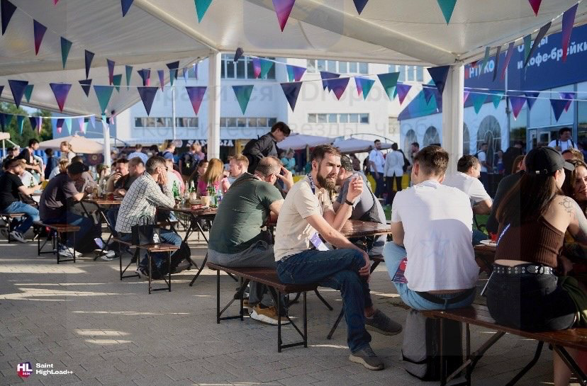 🔥6 месяцев подготовки, 2500 участников и 1 тонна цыплят…🐣 | Сетка — социальная сеть от hh.ru