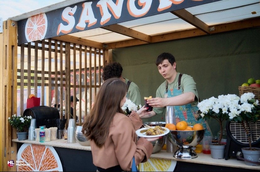 🔥6 месяцев подготовки, 2500 участников и 1 тонна цыплят…🐣 | Сетка — социальная сеть от hh.ru