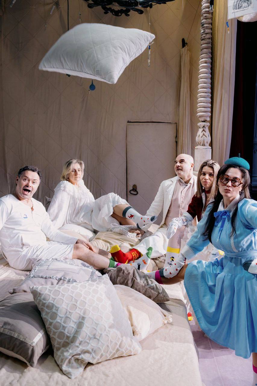 Все вчера посмеялись над рекламой «Паль и оригинал» от «Яндекс Маркета». А вот еще один прекрасный бренд – St.Friday Socks – поиронизировал на тему фамилий и одел Носкова в носки | Сетка — социальная сеть от hh.ru