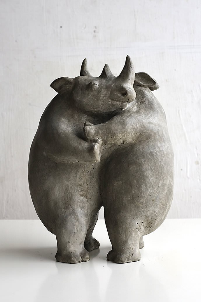 Придя в скульптуру из архитектуры, Пётр Зайцев взял с собой лишь главный строительный материал — бетон, и, как ни удивительно, смог вдохнуть в серую квалифицированную массу эмоции, чувства и смыслы | Сетка — социальная сеть от hh.ru