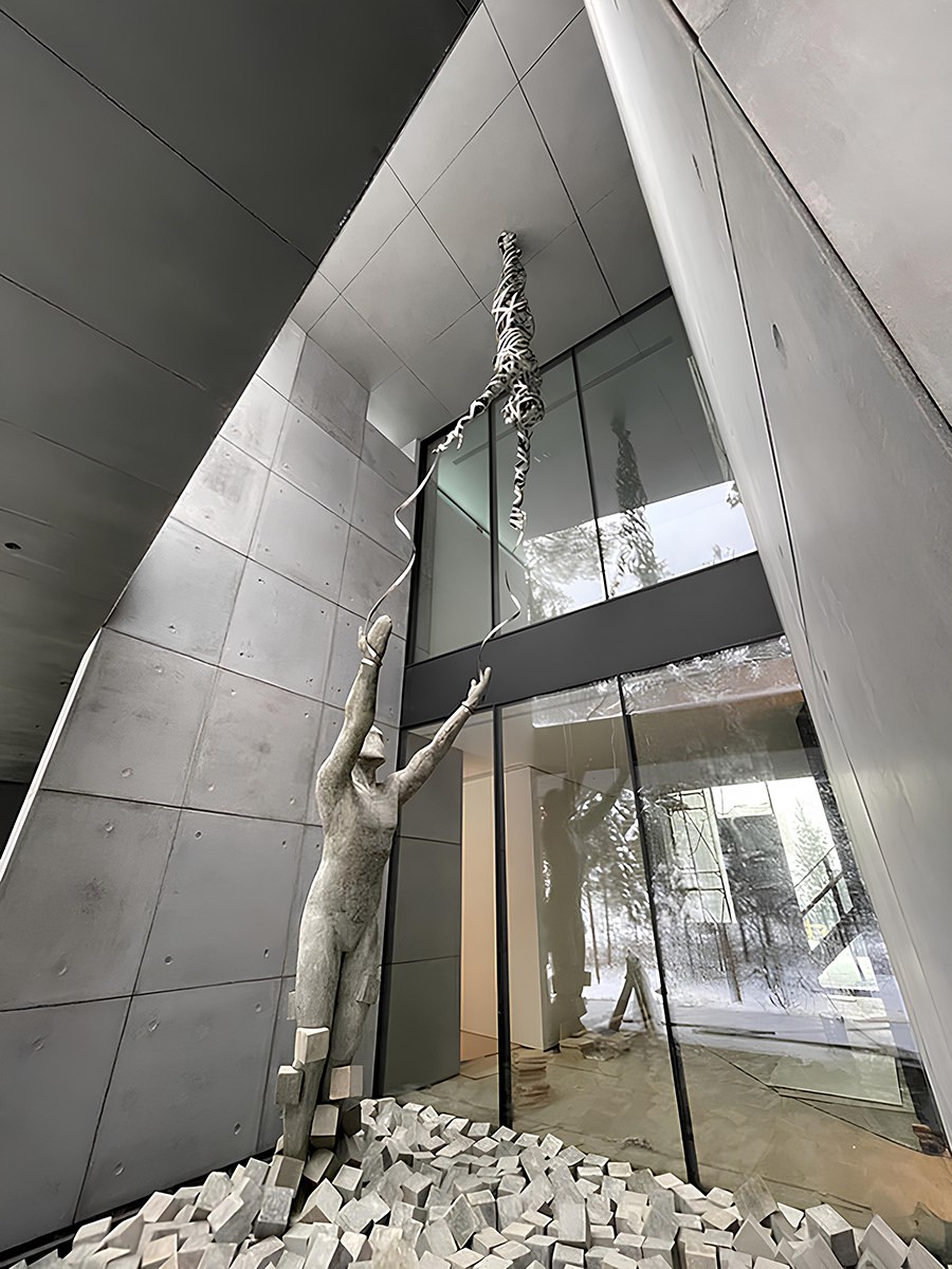 Придя в скульптуру из архитектуры, Пётр Зайцев взял с собой лишь главный строительный материал — бетон, и, как ни удивительно, смог вдохнуть в серую квалифицированную массу эмоции, чувства и смыслы | Сетка — социальная сеть от hh.ru