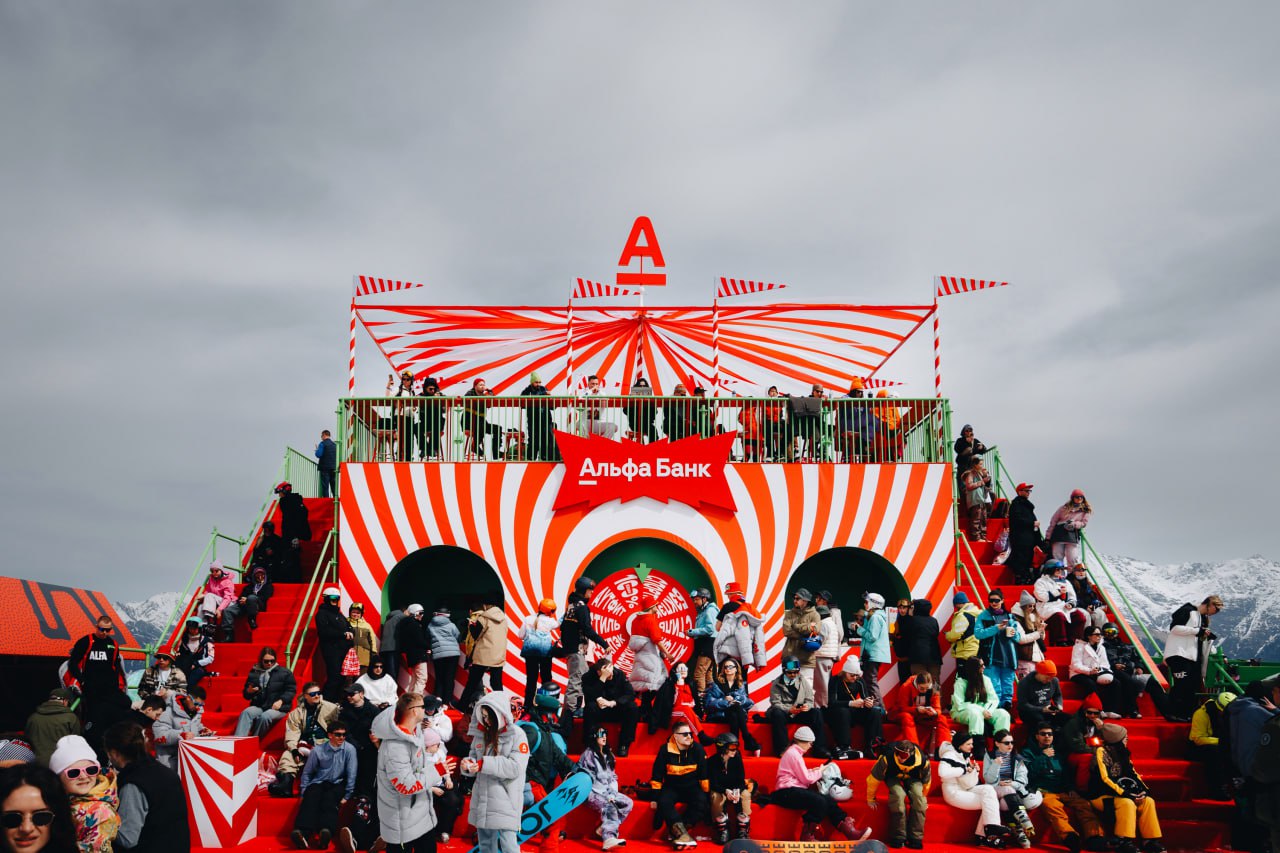 Альфа-Банк х New Star Camp
Раз уж я начал рассказывать о New Star Camp, напишу и про основные локации фестиваля | Сетка — социальная сеть от hh.ru