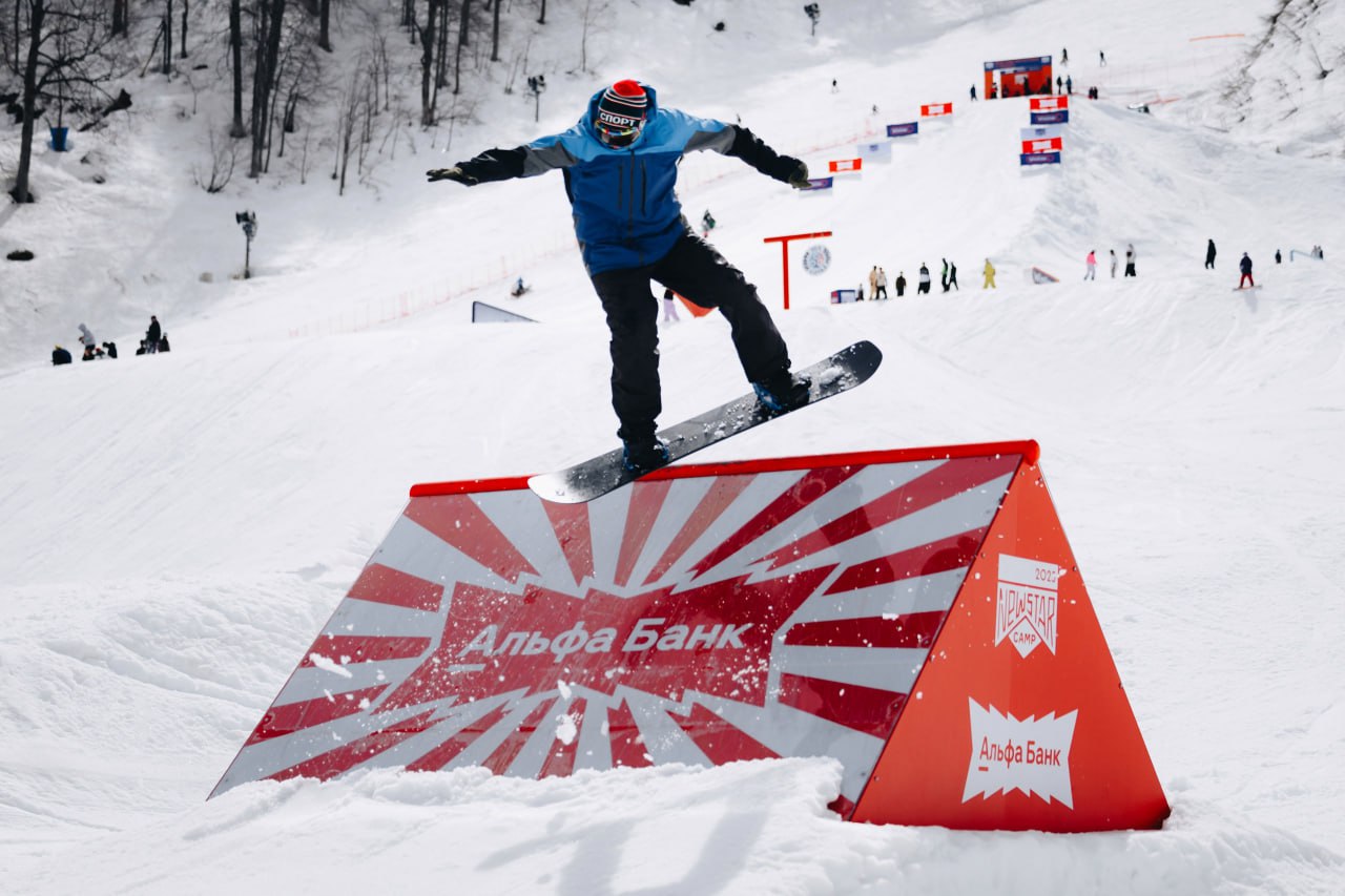 Альфа-Банк х New Star Camp
Раз уж я начал рассказывать о New Star Camp, напишу и про основные локации фестиваля | Сетка — социальная сеть от hh.ru