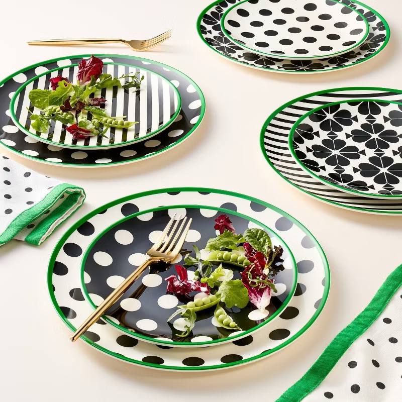 Не припомню таких масштабных коллабов, как у Kate Spade New York с Target – их совместная коллекция, над которой работали два года, насчитывает более 300 наименований | Сетка — социальная сеть от hh.ru