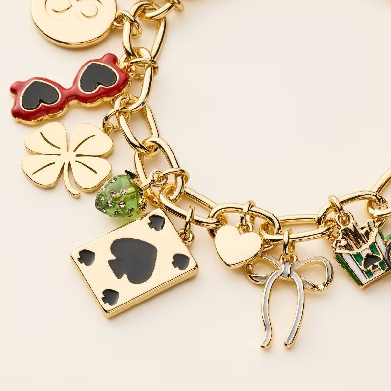 Не припомню таких масштабных коллабов, как у Kate Spade New York с Target – их совместная коллекция, над которой работали два года, насчитывает более 300 наименований | Сетка — социальная сеть от hh.ru