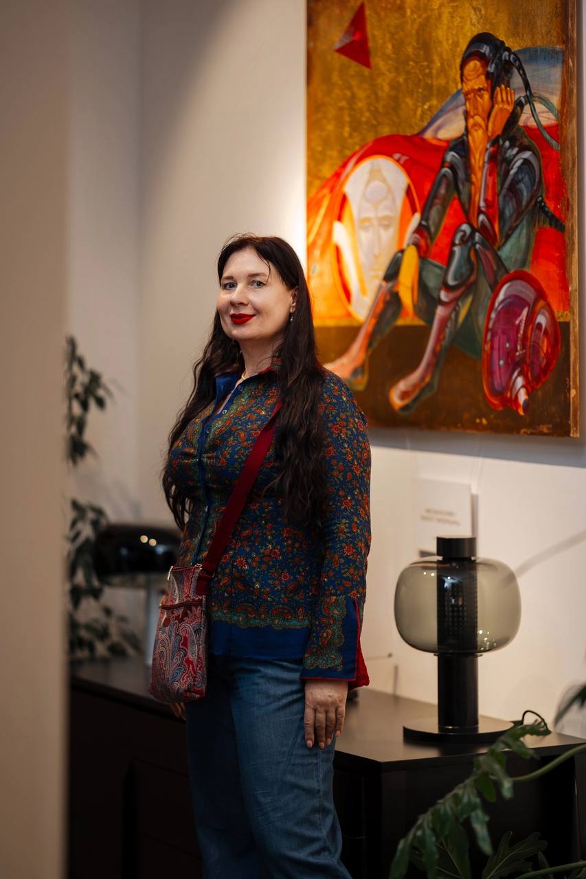 Журнал WA организовал первую персональную выставку Антона Фролова, художника, картина которого украсила обложку нашего весеннего номера | Сетка — социальная сеть от hh.ru