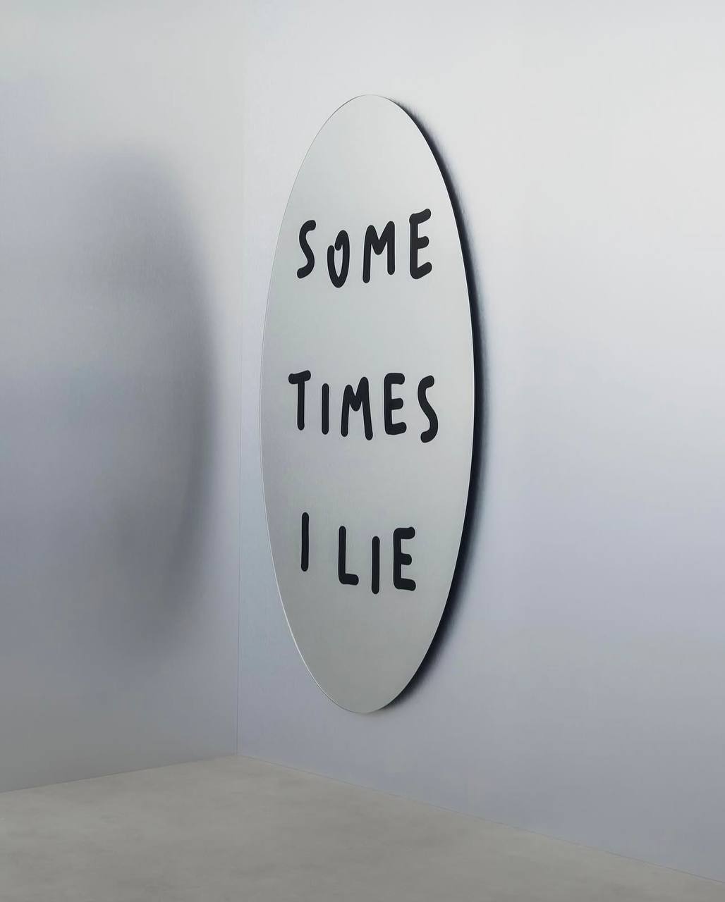 Искусство в отражении
Утро точно будет добрым, если первое, что ты видишь, — не шквал сообщений от команды и клиента и не новости о плохой погоде, а надпись на зеркале: “Я люблю тебя”, ну или что-то б... | Сетка — социальная сеть от hh.ru