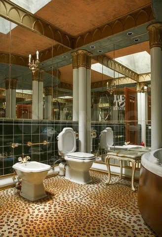 Дача Аллы Пугачевой никому не нужна🤷‍♀️
И продать пытались, и сдавать за 2 млн в месяц — тщетно. Пустует с начала 2022-го | Сетка — социальная сеть от hh.ru