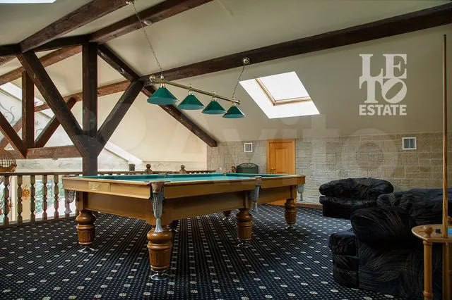 Дача Аллы Пугачевой никому не нужна🤷‍♀️
И продать пытались, и сдавать за 2 млн в месяц — тщетно. Пустует с начала 2022-го | Сетка — социальная сеть от hh.ru