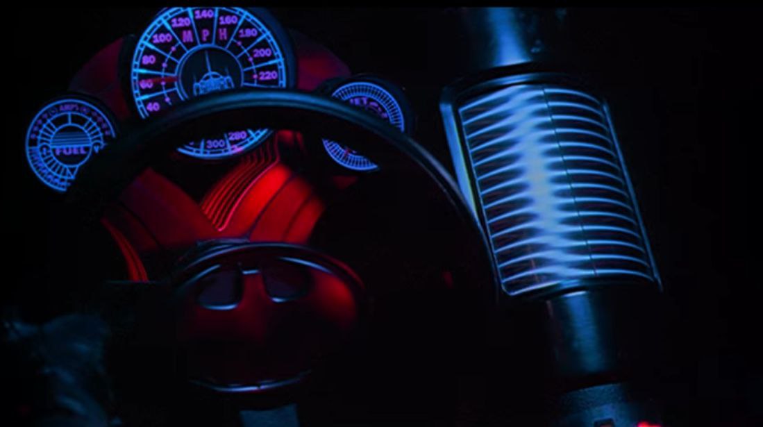 Бэтмобиль, как мне кажется, воплощает самые смелые фантазии дизайнера, и можно сделать немало вариантов - от совсем арт-деко до чего-то высокотехнологичного 
Бэтмобиль 1995ого придумал Тим Флаттери — ... | Сетка — социальная сеть от hh.ru