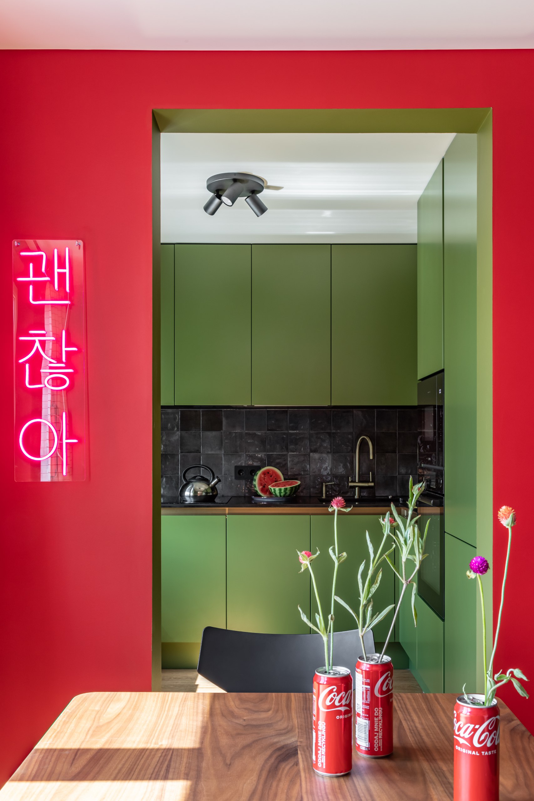 Дизайнеры часто говорят, что их интерьеры — это, по сути, портреты владельцев. Если бы всё было так, то в образе, созданном Дейси Аушевой, ярко проявились бы дальневосточные черты | Сетка — социальная сеть от hh.ru