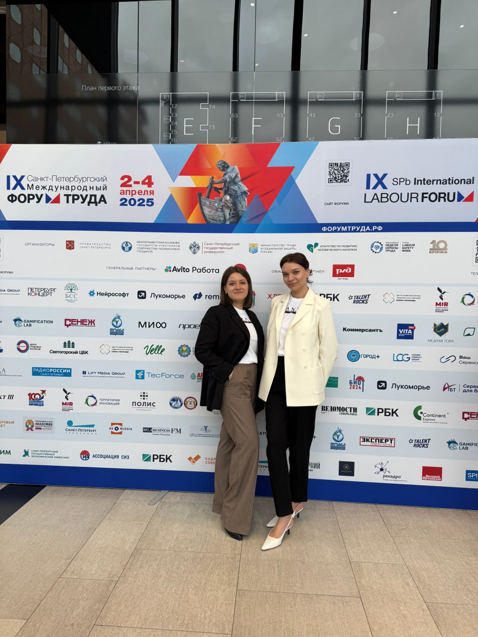 Друзья!
📣 Сегодня завершающий день IX Международного Форума Труда | Сетка — социальная сеть от hh.ru