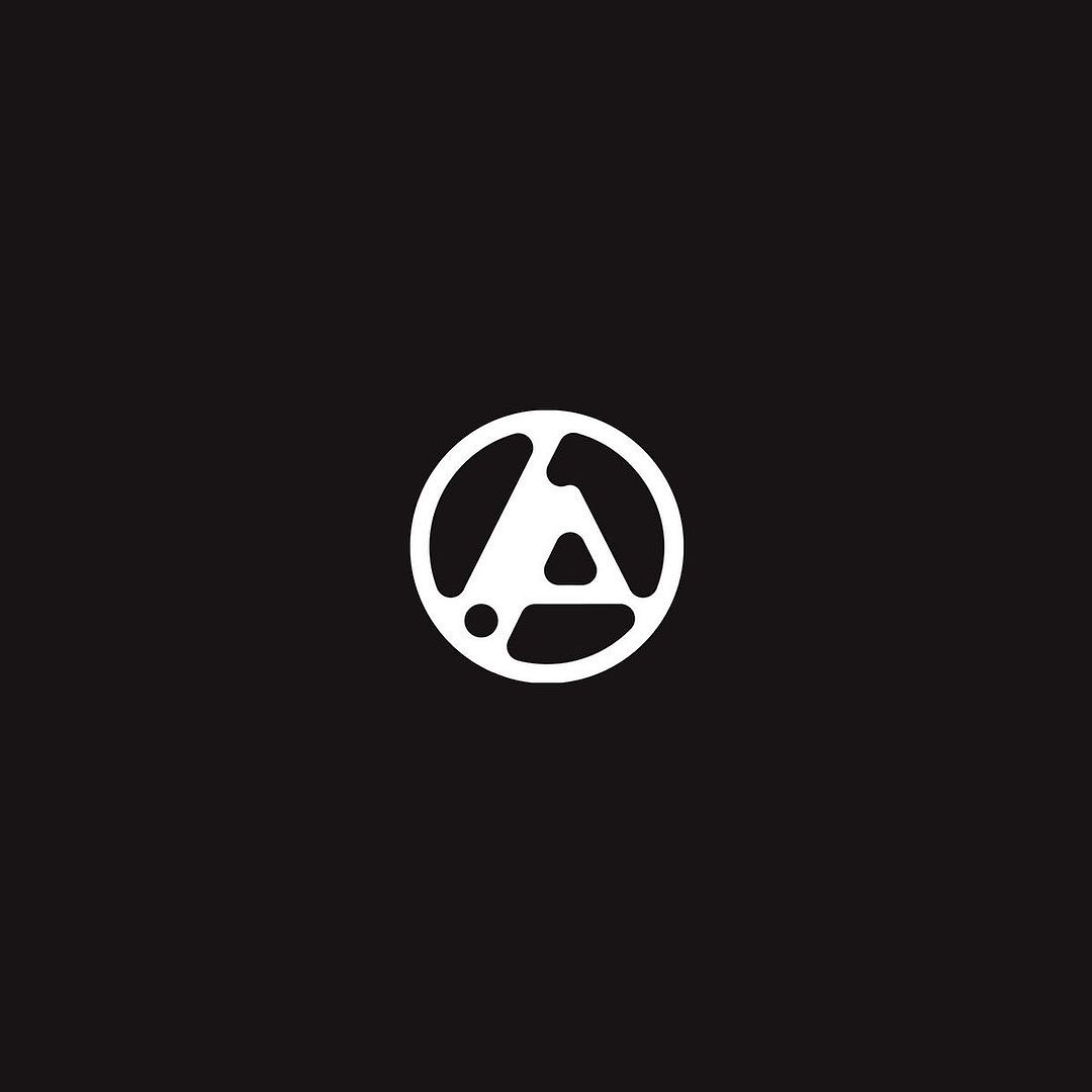 Linkin Park планируют выступать в России! Группа регистрирует в Роспатенте свой обновлённый логотип. Под ним музыканты смогут официально давать концерты и продавать мерч | Сетка — социальная сеть от hh.ru