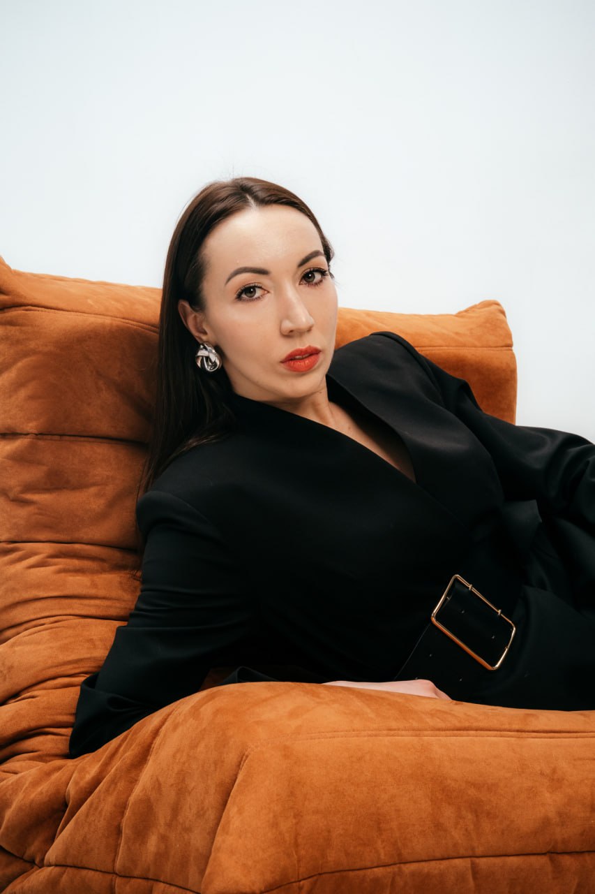 Давайте знакомиться! 👋
Всем привет!
Я – Екатерина Телицына. Руковожу своим тренинговым агентством: быстро подбираю профессиональных тренеров под задачи клиента | Сетка — социальная сеть от hh.ru
