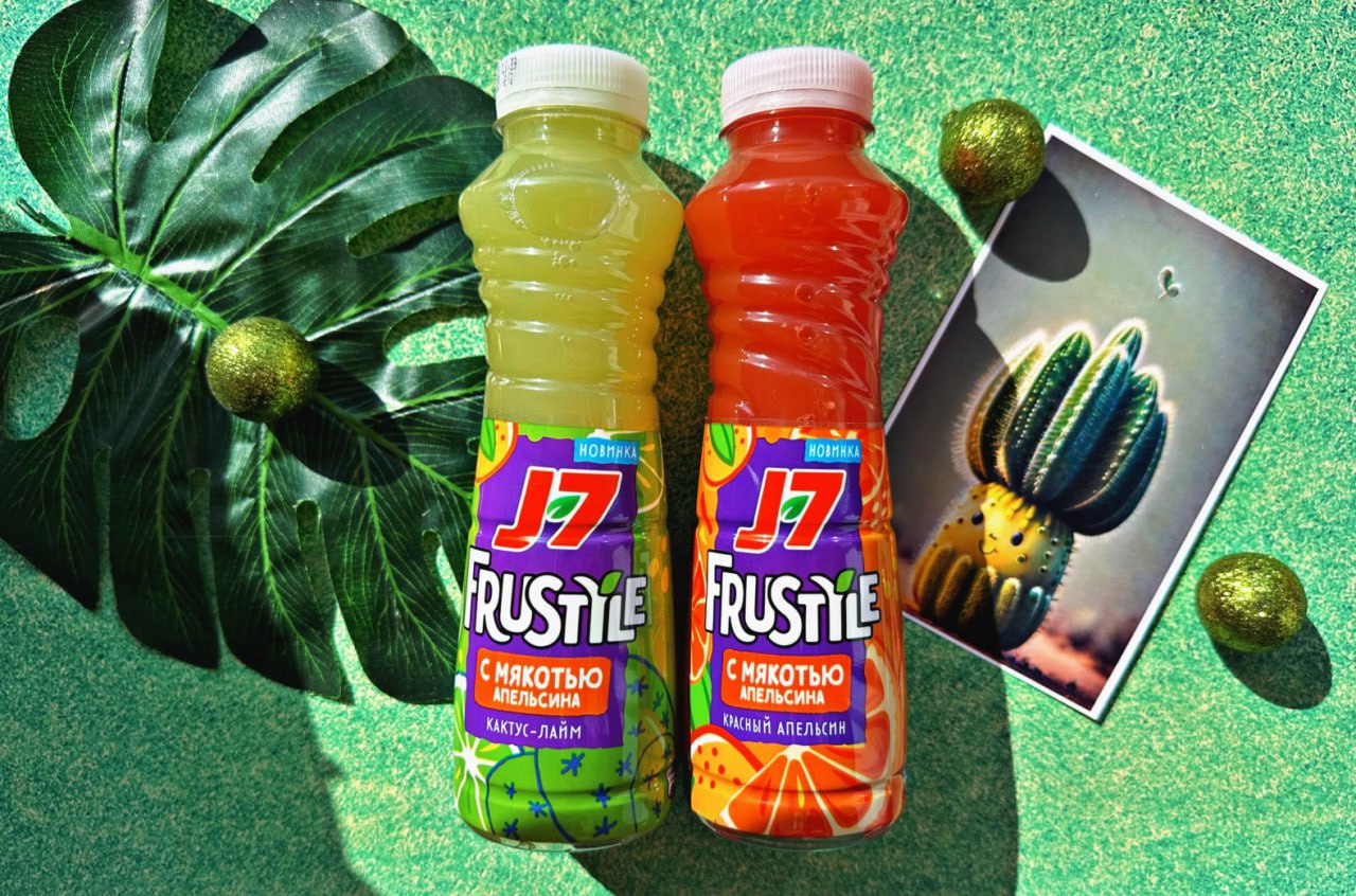 В России воскресили легендарный J7 Frustyle из нулевых. На прилавках появились сразу два вкуса — красный апельсин и кактус-лайм.
Обзорщики пишут, что новинка и правда напоминает тот самый напиток | Сетка — социальная сеть от hh.ru