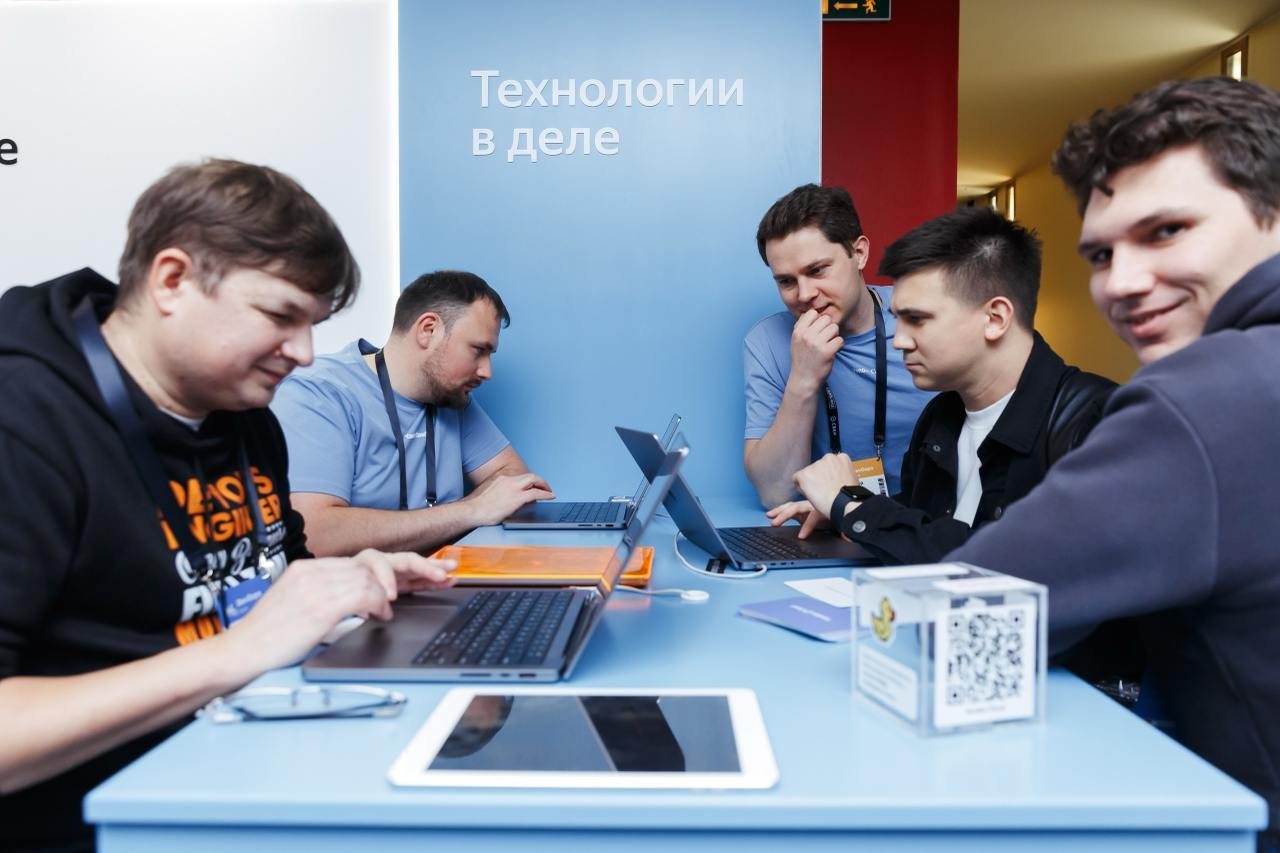 Розыгрыш мерча и книг! 👇🏼
Уже завтра мы встречаемся в вами на DevOpsСonf и очень этому рады. Чтобы порадовать и вас, запускаем розыгрыш совместно с нашим другом Константином Дипежем | Сетка — социальная сеть от hh.ru