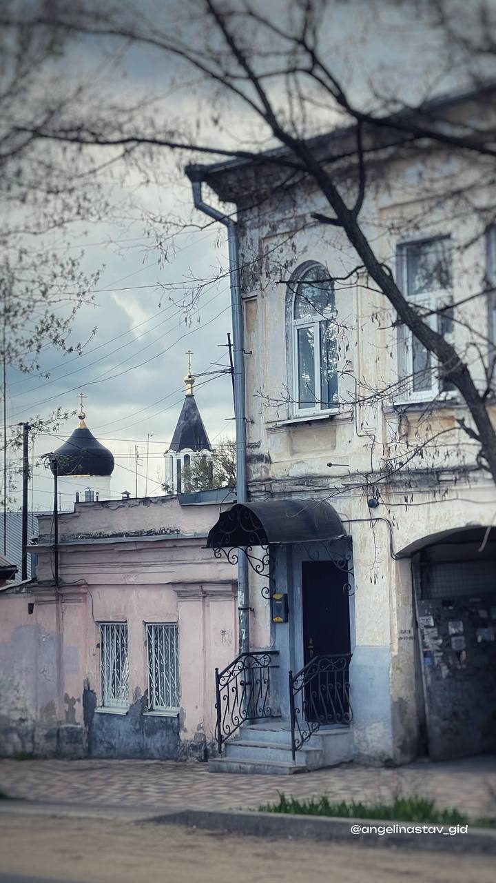 Непарадный апрельский Ставрополь
📸 @angelinastavgid | Сетка — социальная сеть от hh.ru