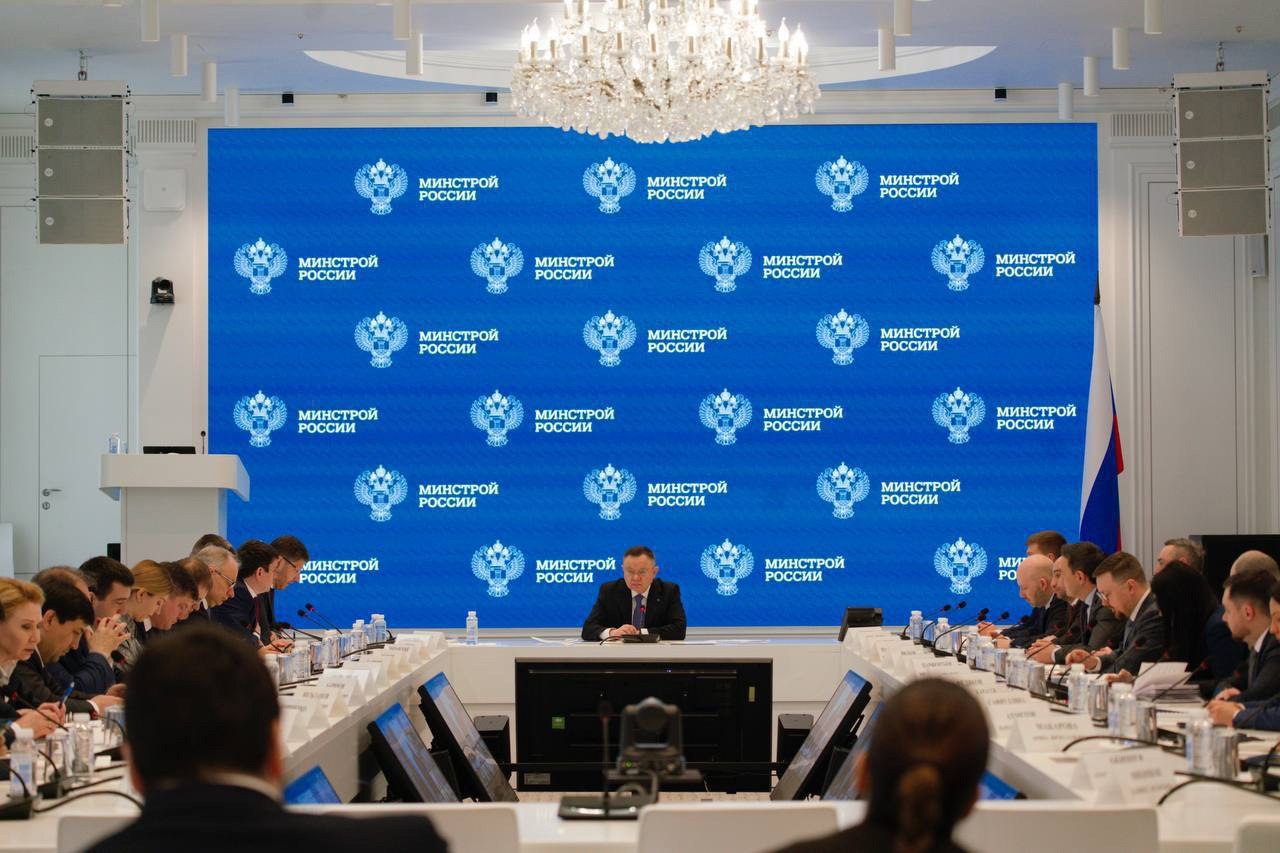 В Минстрое России прошло еженедельное оперативное совещание под председательством Министра строительства и ЖКХ РФ Ирека Файзуллина
▶️В ходе совещания были рассмотрены текущие итоги реализации курируем... | Сетка — социальная сеть от hh.ru