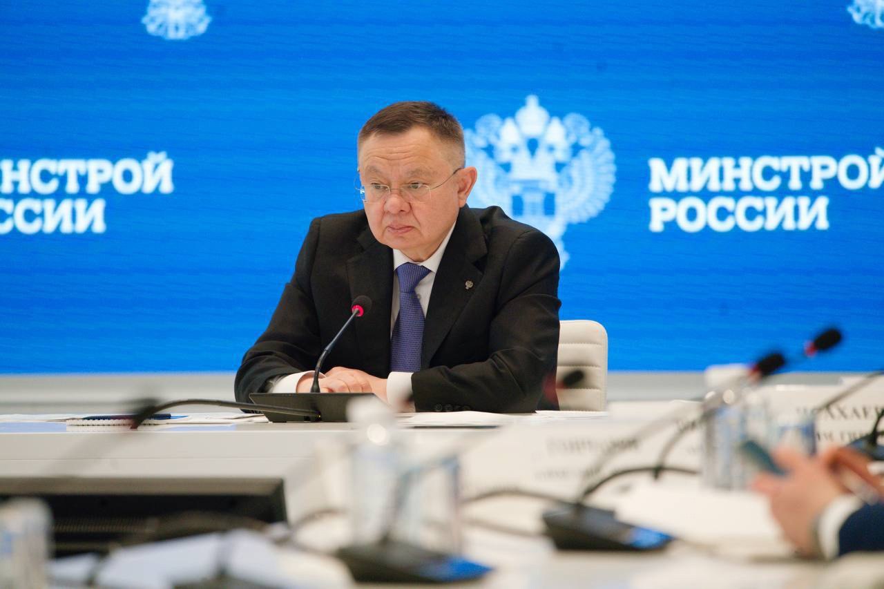 Глава Минстроя России Ирек Файзуллин провел совещание по вопросам взаимодействия с Республикой Узбекистан
В ходе совещания рассмотрели вопросы обмена опытом в части проектирования и строительства объе... | Сетка — социальная сеть от hh.ru