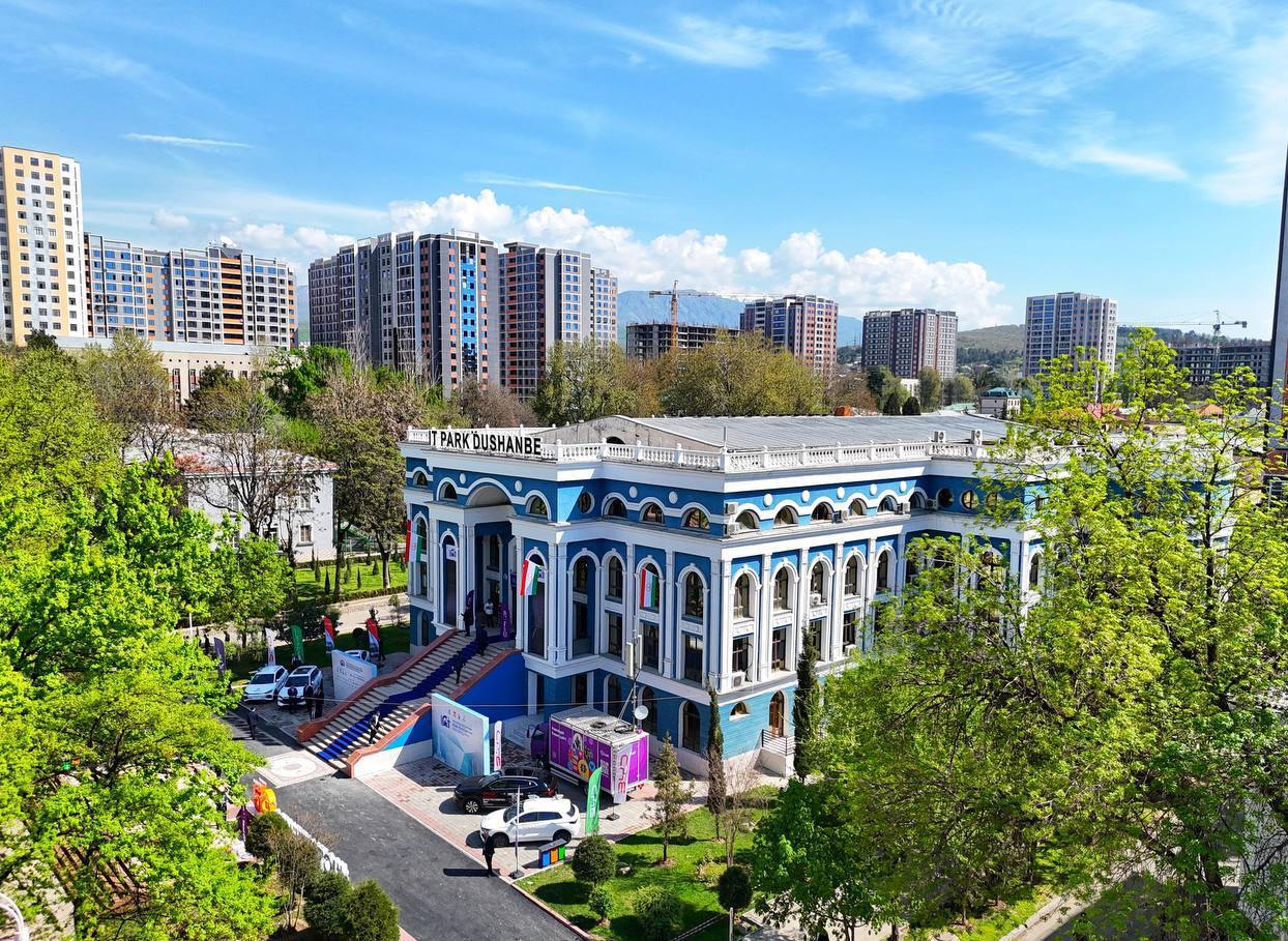 В Душанбе открылся IT Park с особыми условиями для IT-компаний
Резиденты IT Park освобождены от всех налогов, кроме подоходного (6%) и социального (1%) | Сетка — социальная сеть от hh.ru